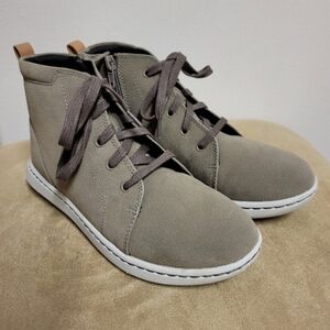 Clarks Cloudsteppers Taupe Sneaker